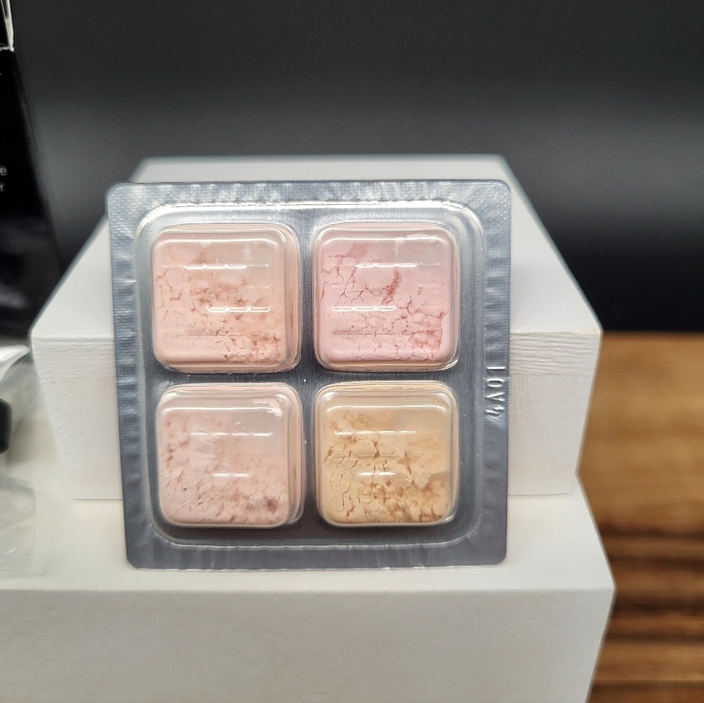 Givenchy Prisme Libre 4 Color Loose Powder (03), Puff Included, .02oz, NIB - Picture 9 of 10